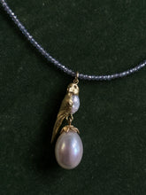Load image into Gallery viewer, Parrot Pearl Pendant
