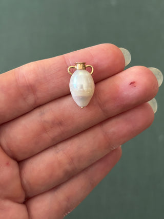 Amphora Pearl Vessel 2