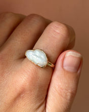Load image into Gallery viewer, Bezel Cloud Pearl Ring Sample
