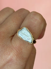 Load image into Gallery viewer, Signet Cloud Pearl Ring Sample
