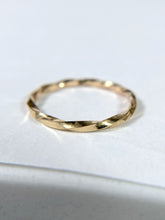Load image into Gallery viewer, Pillar Twist Ring In 14k Yellow Gold
