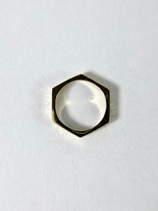 VIRES ACQUIRIT EUNDO Hexagon Motto Ring