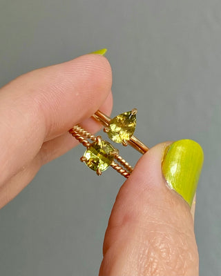 Oval Chartreuse Sapphire Ring
