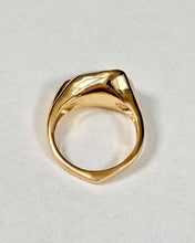 Load image into Gallery viewer, Signet Cloud Pearl Ring Sample
