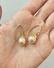 Load image into Gallery viewer, Peach Palm Pearl Earrings
