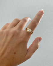 Load image into Gallery viewer, VOLARE Ring In 14k Yellow Gold
