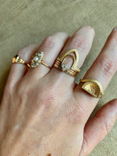 Load image into Gallery viewer, Seashell Signet Ring
