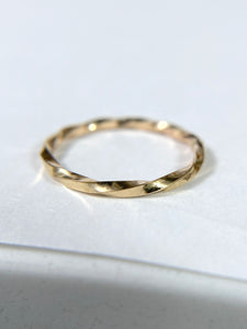 Pillar Twist Ring In 14k Yellow Gold